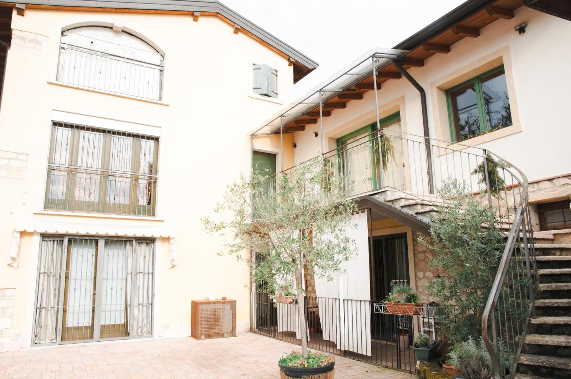Casale Manzoni Apartment เวโรนา ภายนอก รูปภาพ